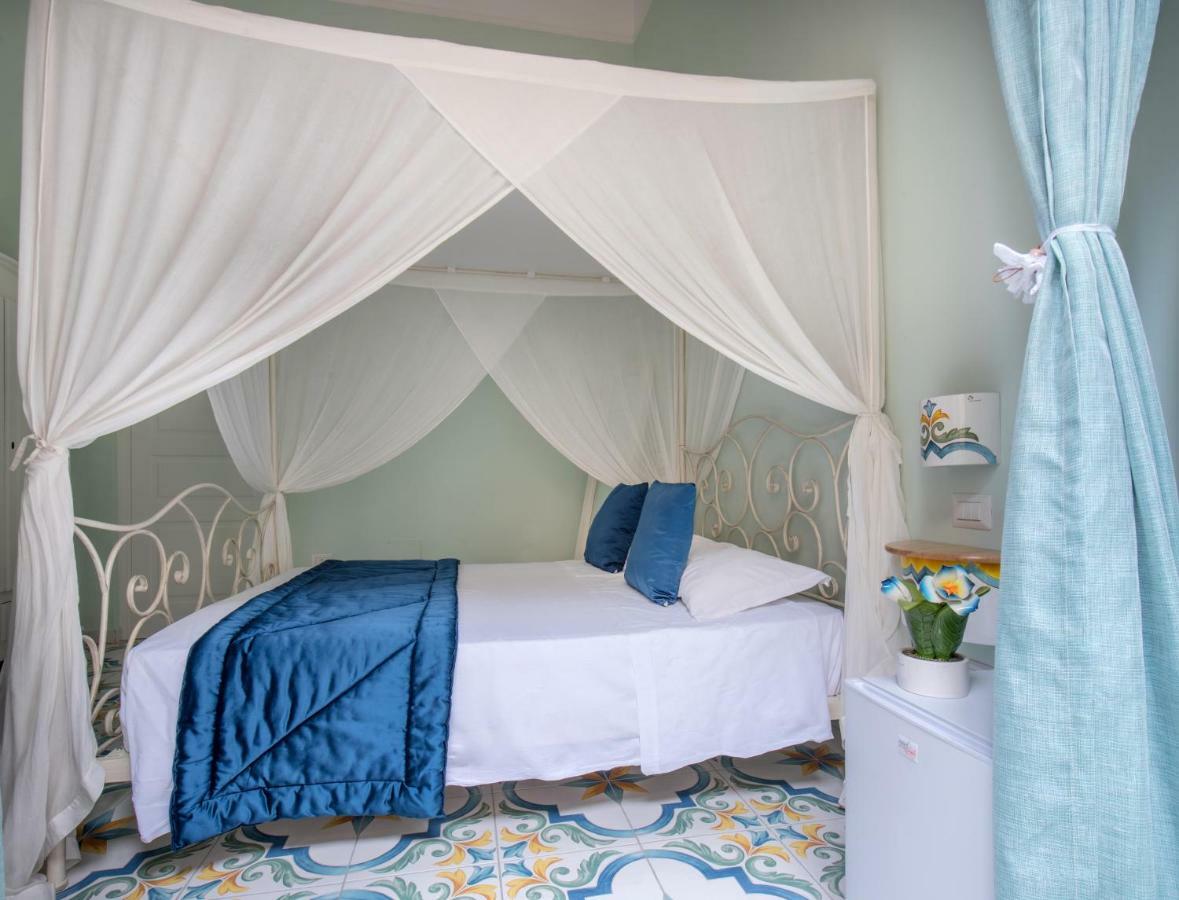 Regina Elena Bed & Breakfast Naples Exterior photo